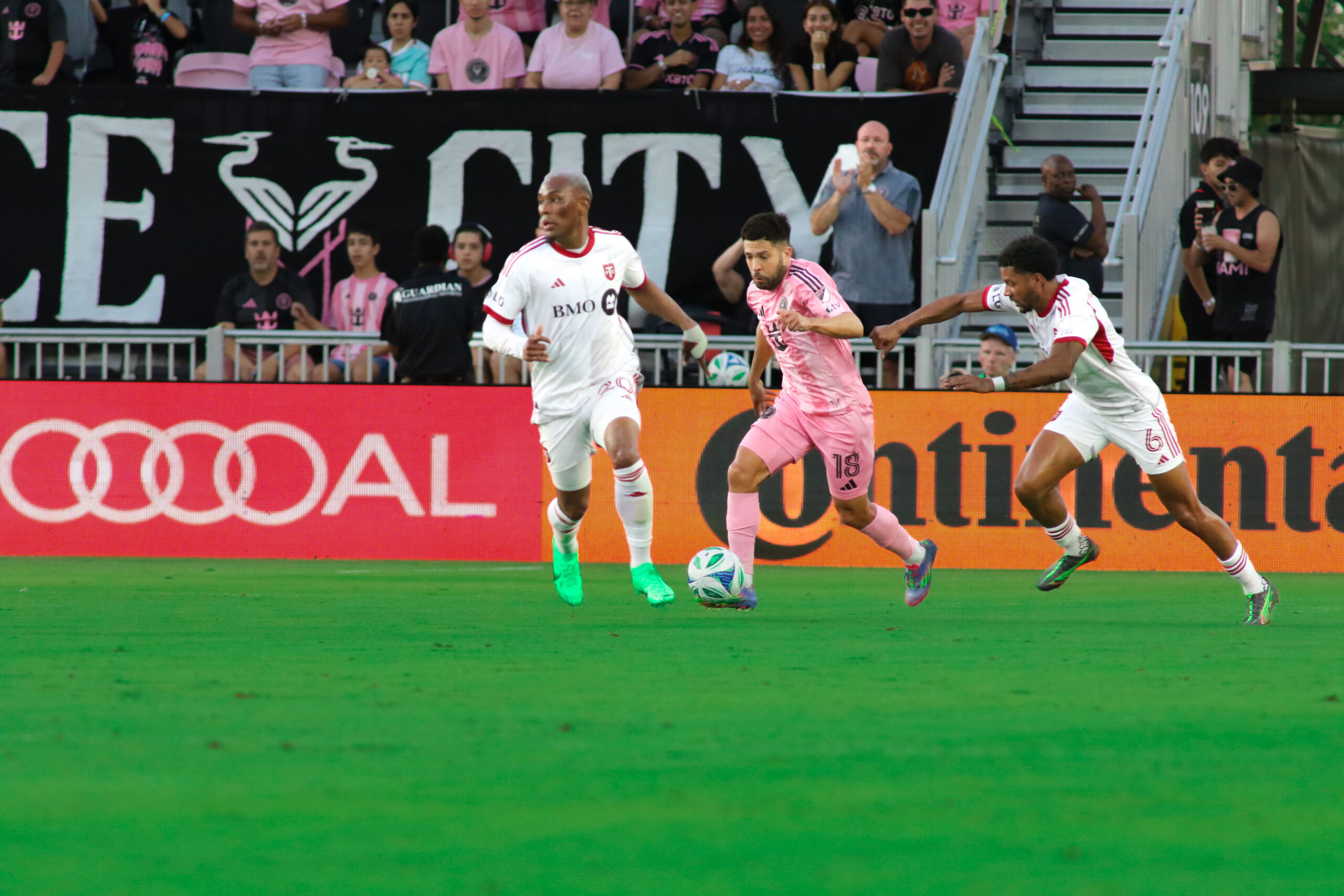 Jordi Alba (#18) regains control for Inter Miami after dispossessing Toronto FC’s Deybi Flores and Kosi Thompson, showcasing his defensive awareness and quick reaction under pressure.